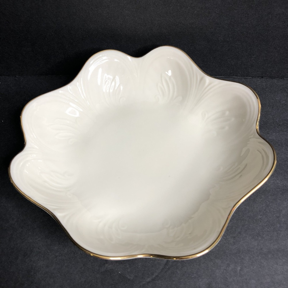 Lenox Saybrooke Scalloped Bowl Candy Nut 7 1/2" NWT